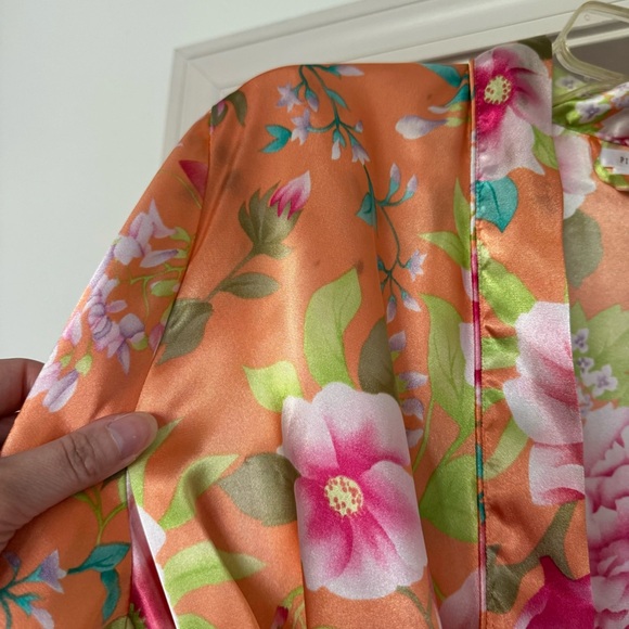 Pink K size small floral robe - Picture 8 of 8
